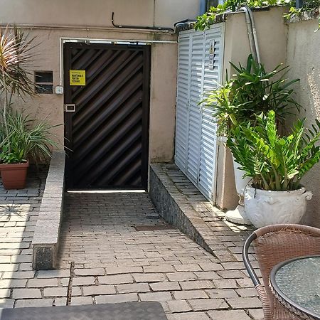 Pousada Parque Suites Estacionamento E Piscina Guaruja Luaran gambar