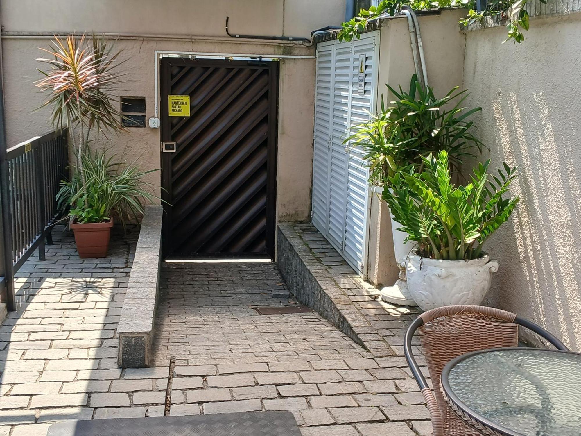 Pousada Parque Suites Estacionamento E Piscina Guaruja Luaran gambar